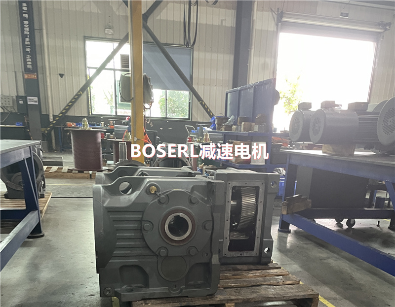 1690947449207076.jpg 齒輪減速機加電機